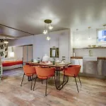 Apartment Le Marais - Les Halles Colorful & Modern 3bd Paris