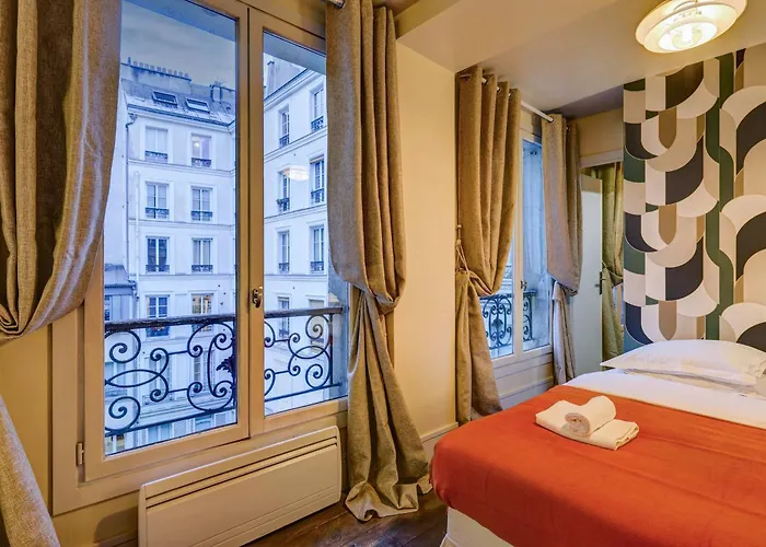 Le Marais - Les Halles Colorful & Modern 3bd *